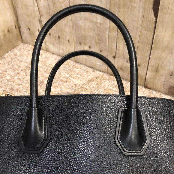 Michael Kors Black Satchel Crossbody Handbag w/adjustable strap & key holder - Picture 9 of 14